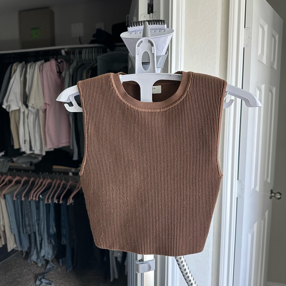 Babaton
Sculpt Knit Muscle Cropped Tank